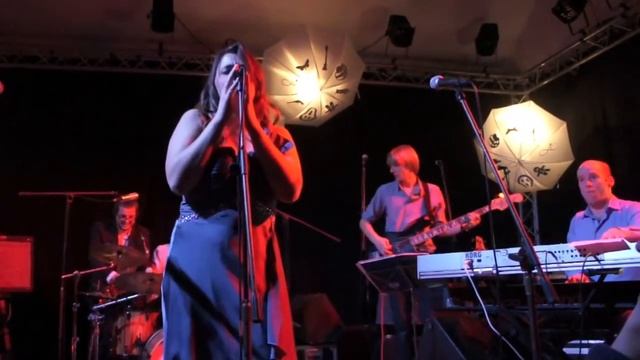 Julie Fernémont - Golden Eye - Tina Turner смотреть онлайн