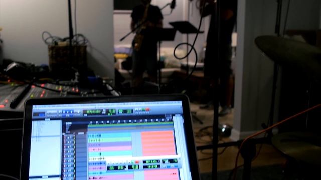 Drop Sea Studios: Redefining House Music (Alternate Take) смотреть онлайн