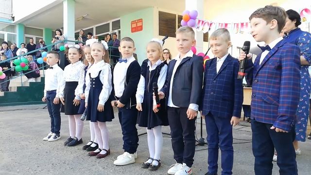 ПОЗДРАВЛЕНИЕ ВЫПУСКНИКАМ ОТ ПЕРВОКЛАШЕК смотреть онлайн