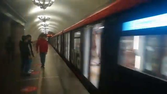 "Дейна" с пассажирами на Павелецкой. Прислал один из моих подписчиков. смотреть онлайн