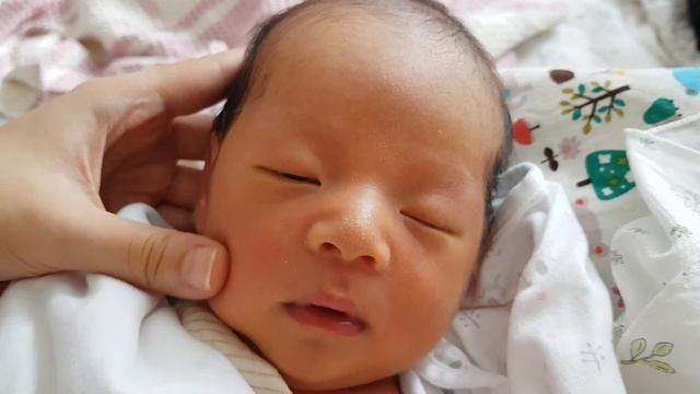 목욕후 잠들어버린 아기 смотреть онлайн