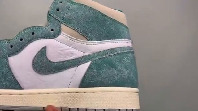 Nike Air Jordan 1 Retro high “Turbo green” смотреть онлайн