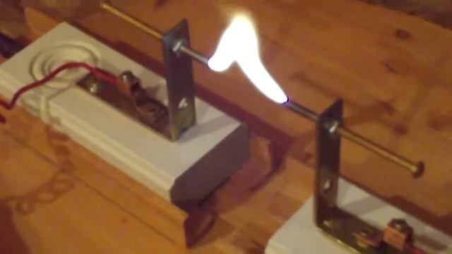 Another closeup of 15,000 volts AC смотреть онлайн