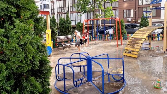 Окатил водой из лужи смотреть онлайн