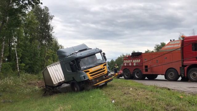 Грузовой эвакуатор.