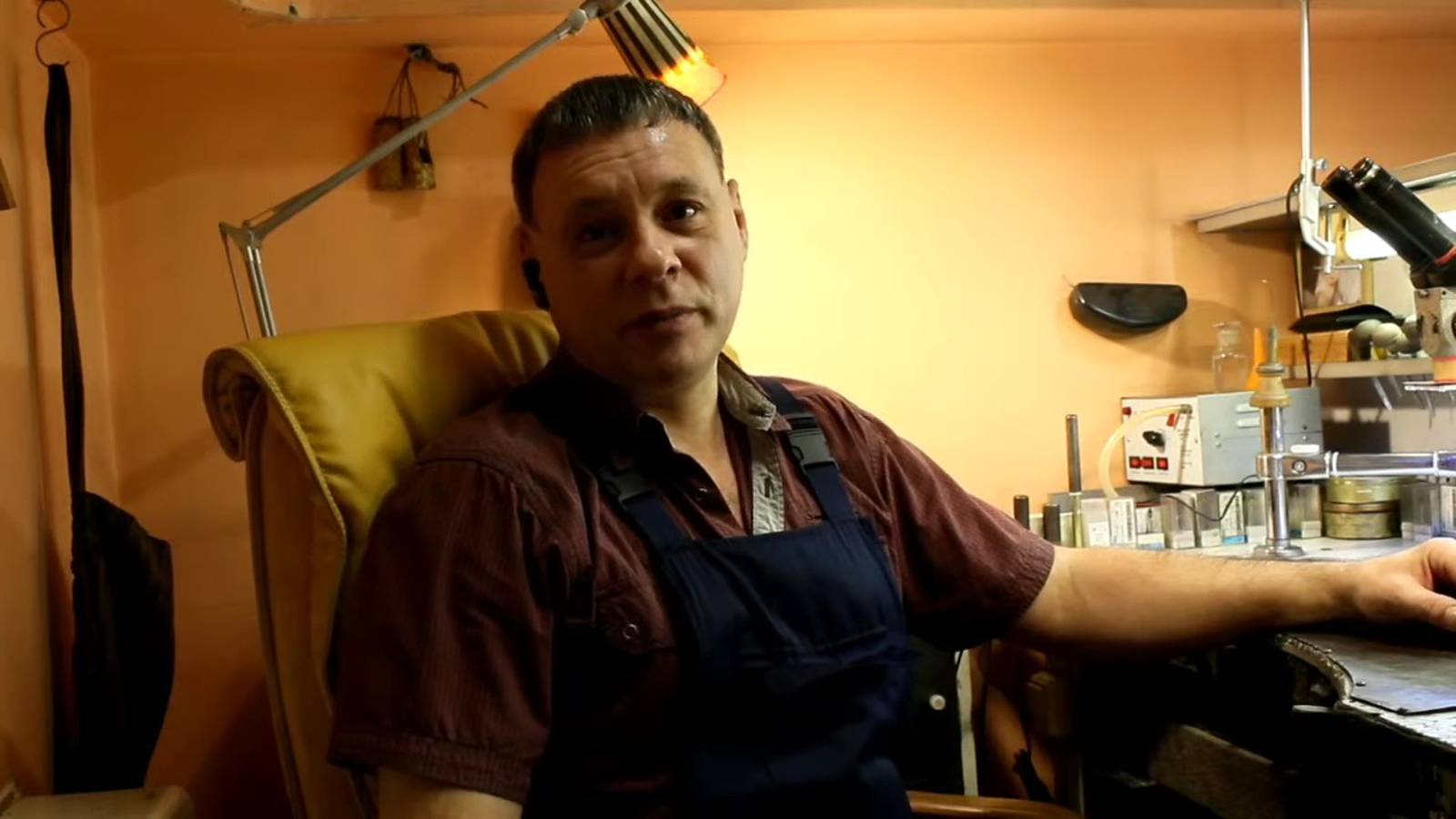 Медальон с ликом Божьей матери с младенцем смотреть онлайн