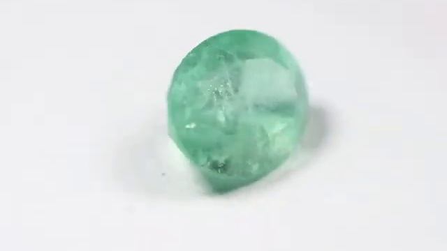 Натуральный изумруд 5.12Ct 12 x 10 mm смотреть онлайн