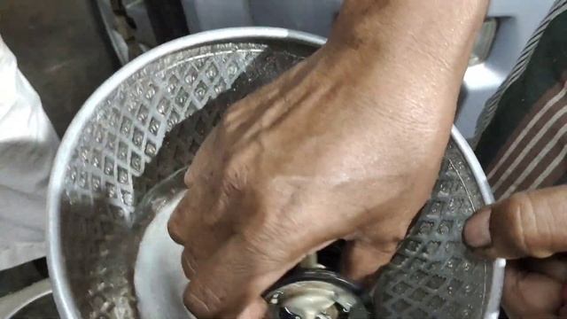 วิธีตรวจสอบวาล์วน้ำเสีย ของรถยนต์ How to check the car's waste water valve смотреть онлайн