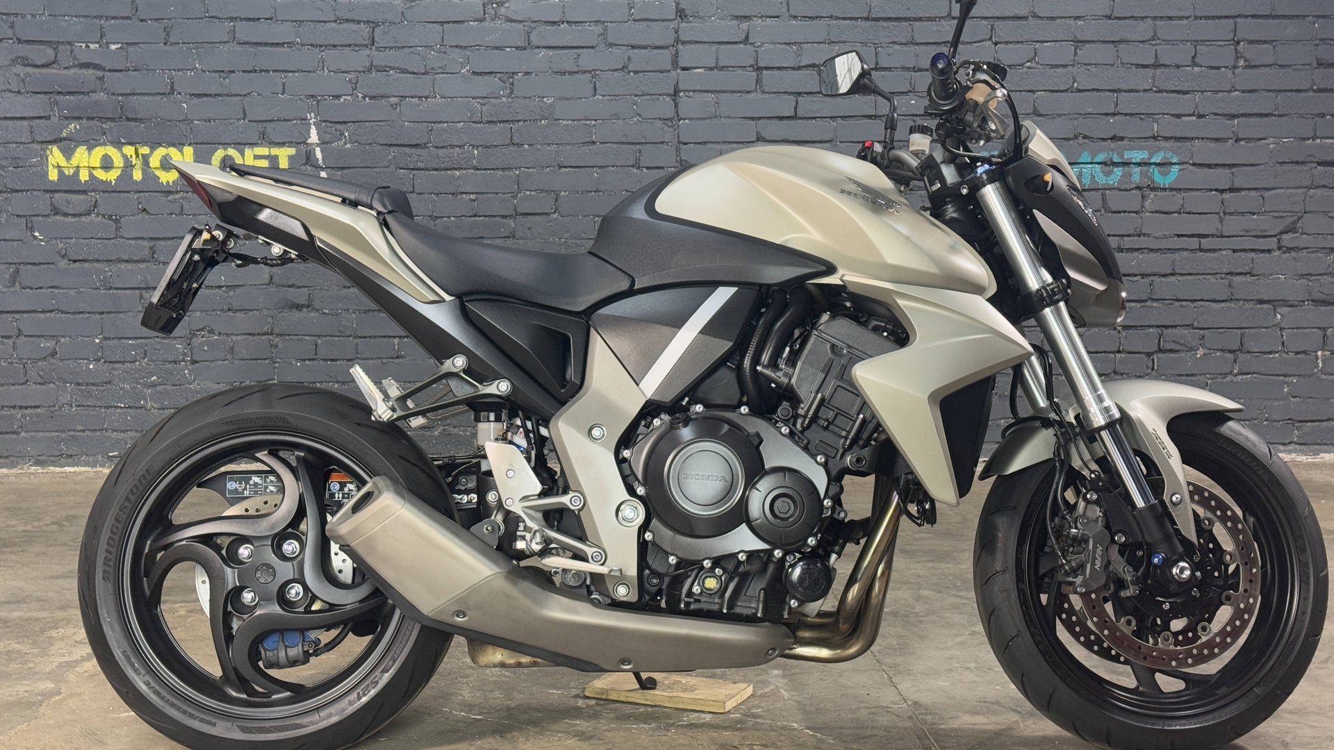 Honda CB1000R смотреть онлайн