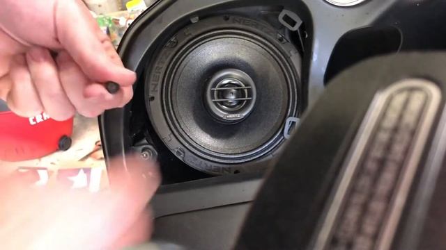 Hertz SX 165 NEO Install and sound test! смотреть онлайн