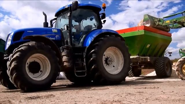 New Holland Обработка Поля Плугом . смотреть онлайн