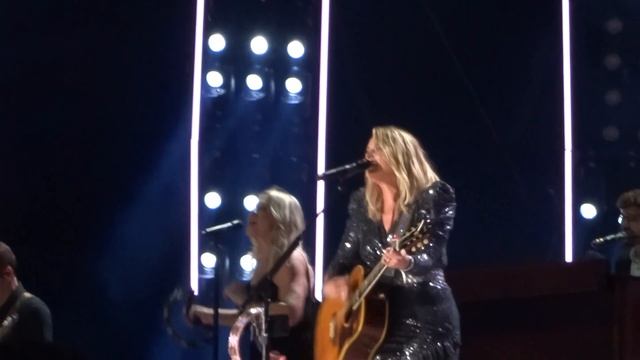 Miranda Lambert sings "White Liar" live at CMA Fest смотреть онлайн