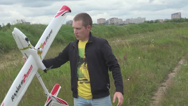 Обзор на самолет на радиоуправлении Ranger 2000 смотреть онлайн