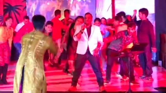 Bryan Ivor & Akshada with Dancers | Crowd on Stage смотреть онлайн