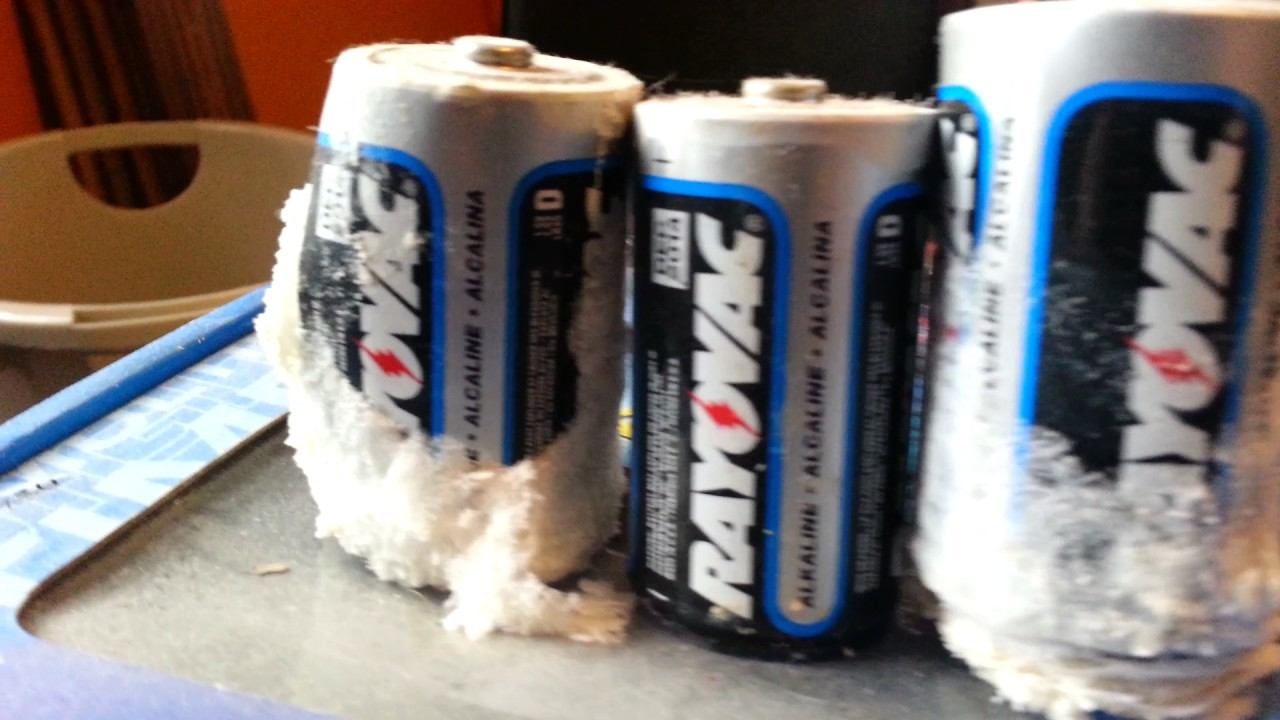 Really Corroded Batteries -- Ray-O-Vac, Duracell, and a mystery? смотреть онлайн