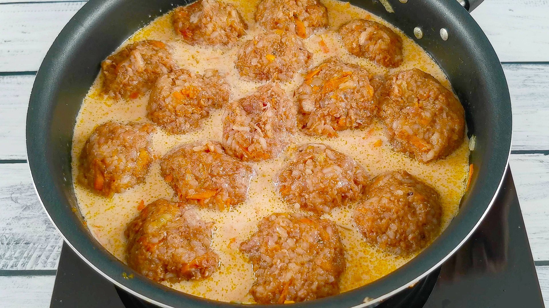 Тефтели в сливочном соусе. Пошаговый рецепт вкусного блюда смотреть онлайн