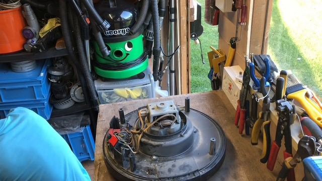 Vintage 1984 Numatic henry hvc200 vacuum unboxing and first look смотреть онлайн