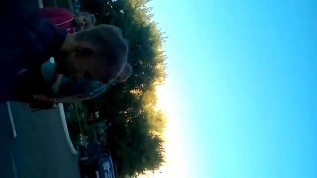 Бабка орёт из-за того что мы там гуляли