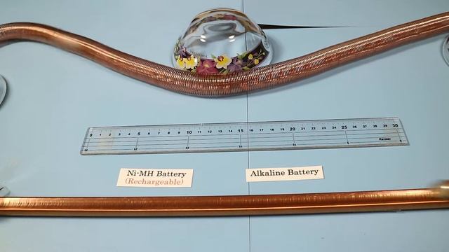 Simple Electric Train, Ni-MH Battery vs Alkaline Battery смотреть онлайн