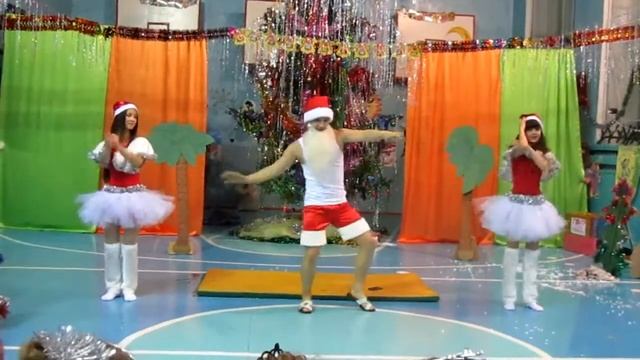 Новый год, классно танцуют смотреть онлайн
