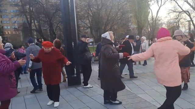 ТИ КАРТИНА МОЯ ❤️ТАНЦЬІ НА ПЛОЩАДИ СВОБОДЫ❤️ ХАРЬКОВ 2023 смотреть онлайн