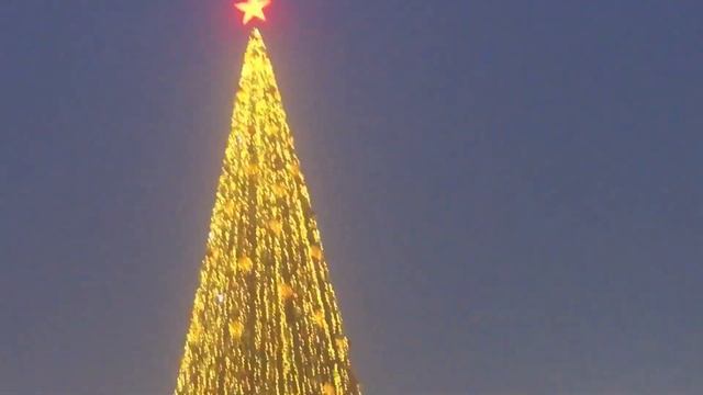 Город Якутск. Туман. Мороз. На здании термометр показывает -49, а айфон -53С. Поверим айфону 😂 смотреть онлайн