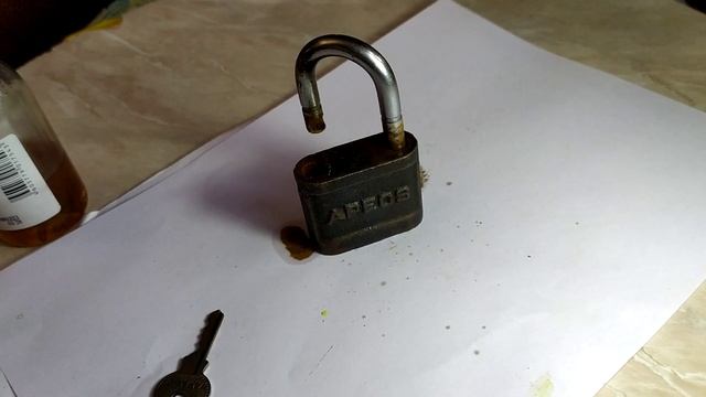 Как смазать навесной замок смотреть онлайн