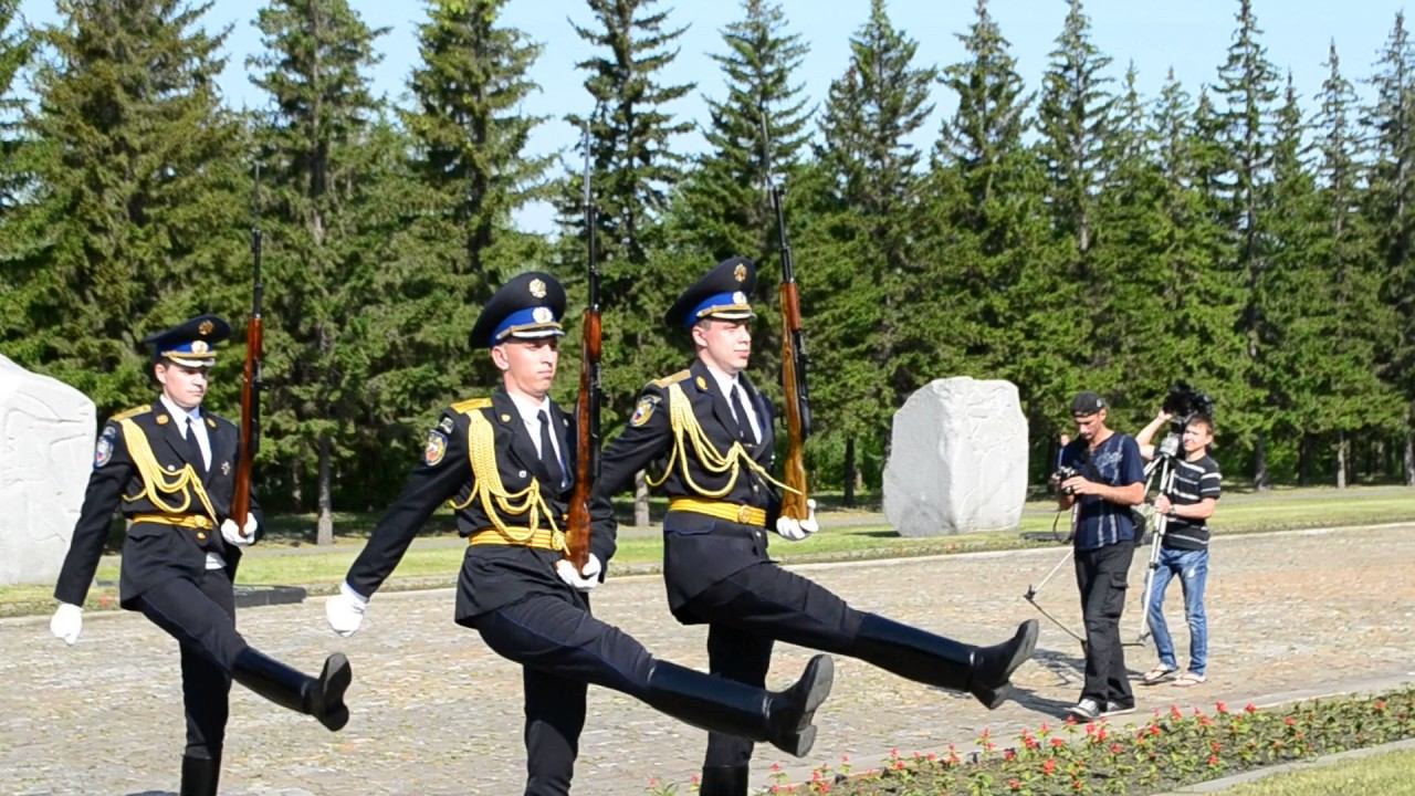 Смена караула в парке Победы! смотреть онлайн