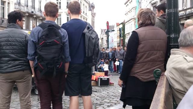 Музыка на площади в Брюсселе смотреть онлайн