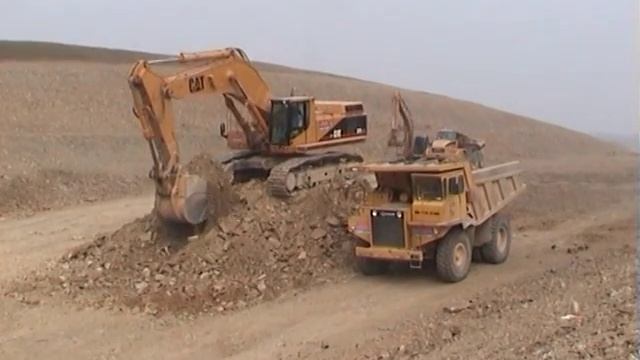 EARTHMOVING FLEET * CAT 375 LME * FAUN K40.5 AND MUCH MORE BUILT HIGHWAY A71, BAVARIA, 2003. #1 смотреть онлайн