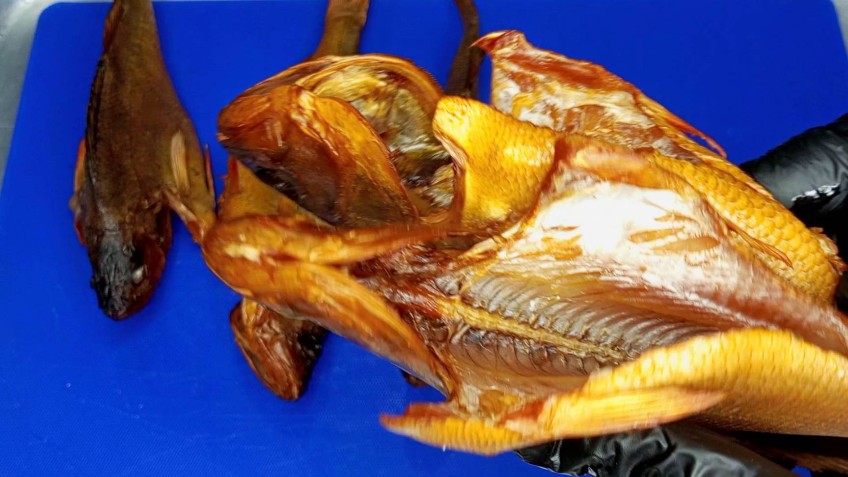 ОКУНЬ РЕЧНОЙ ХОЛОДНОГО КОПЧЕНИЯ #boosty смотреть онлайн