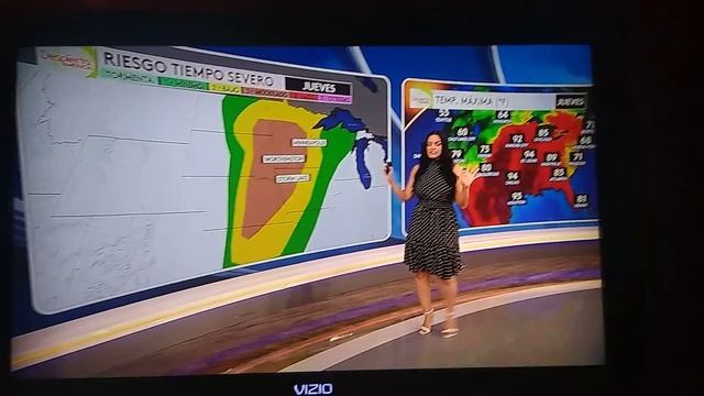 Robmariel Olea Sexy Legs Black And White Poke Dot OutFit El Tiempo Despierta America смотреть онлайн