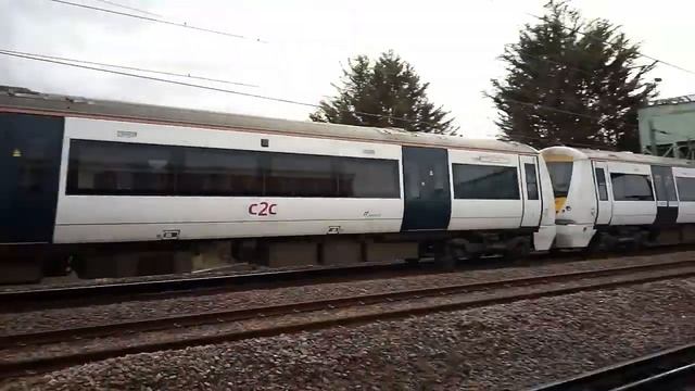 British Rail Class 357 on the London, Tilbury and Southend Line @Elm Park Station - 23rd March 2019 смотреть онлайн