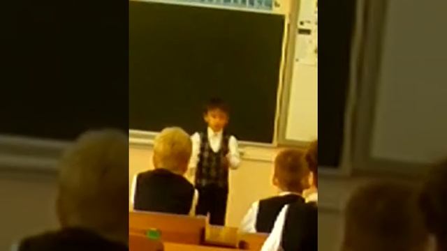 к празднику 9мая,первоклашка Руслан Мазальков читает стих