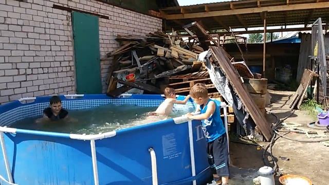Установили бассеин,ныряем смотреть онлайн