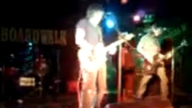 Friends Of Heroes - Cocain Kiss/Breaking Point смотреть онлайн