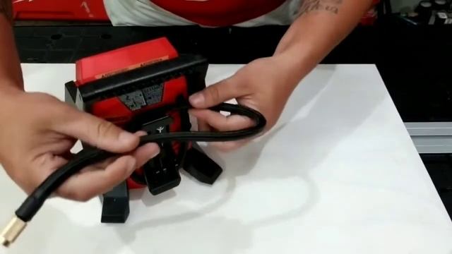Inflador compacto M12 de Milwaukee 2475-20 compact inflator смотреть онлайн