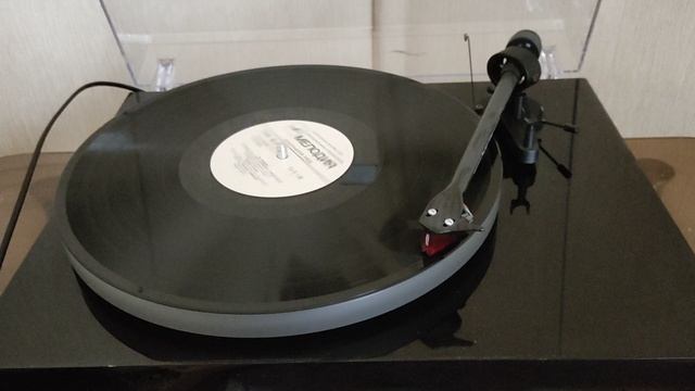 Проигрыватель виниловых пластинок pro-ject debut carbon esprit смотреть онлайн