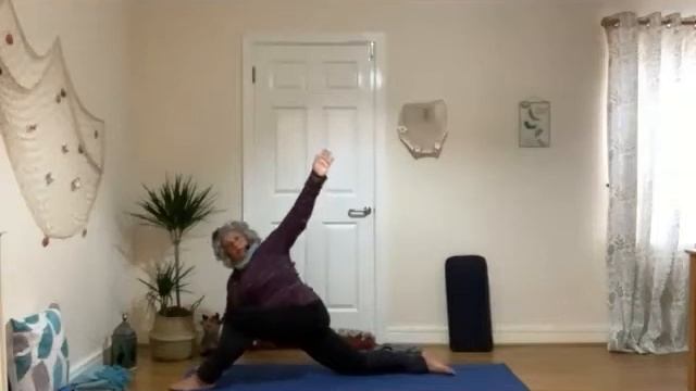 Easy Yoga with Claudia - Tight hips openers exercises - back pain relief - stretches for hips - bac смотреть онлайн