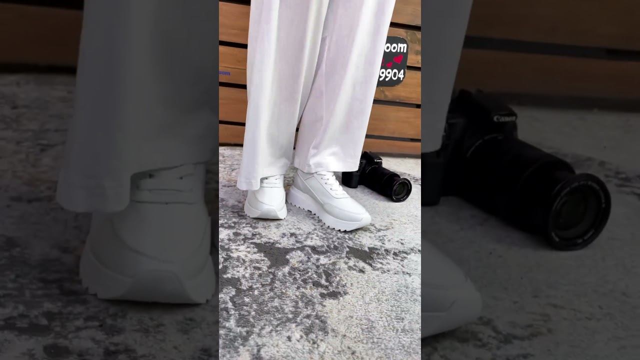 Белые кроссовки, натур! цена:5600₽,размер:37🔥Пишите на W/A +79852409904, telegram канал @izyroom смотреть онлайн