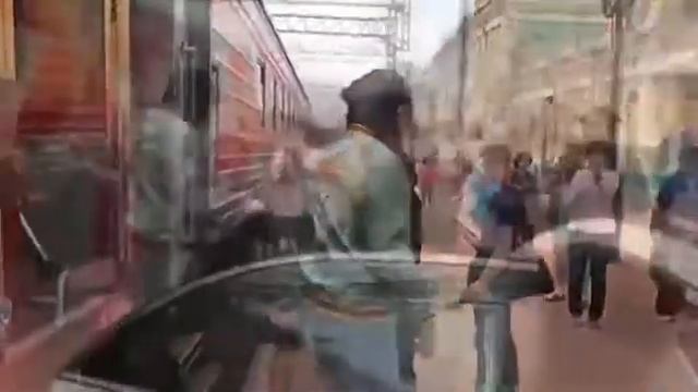 Иркутские фанаты встретили Филиппа Киркорова на железнодорожном вокзале смотреть онлайн