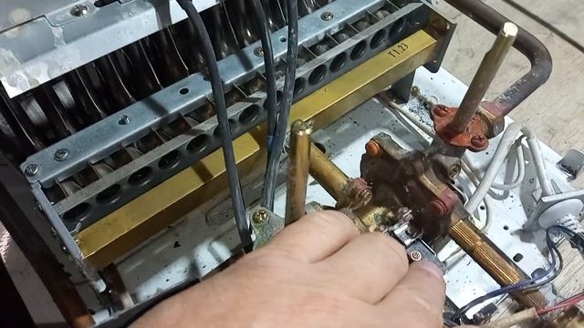 Турбированная колонка в очень печальном состоянии. смотреть онлайн