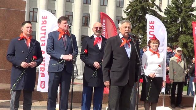 Пионерия - 100 лет! Парад на Театральной площади в г. Кирове смотреть онлайн