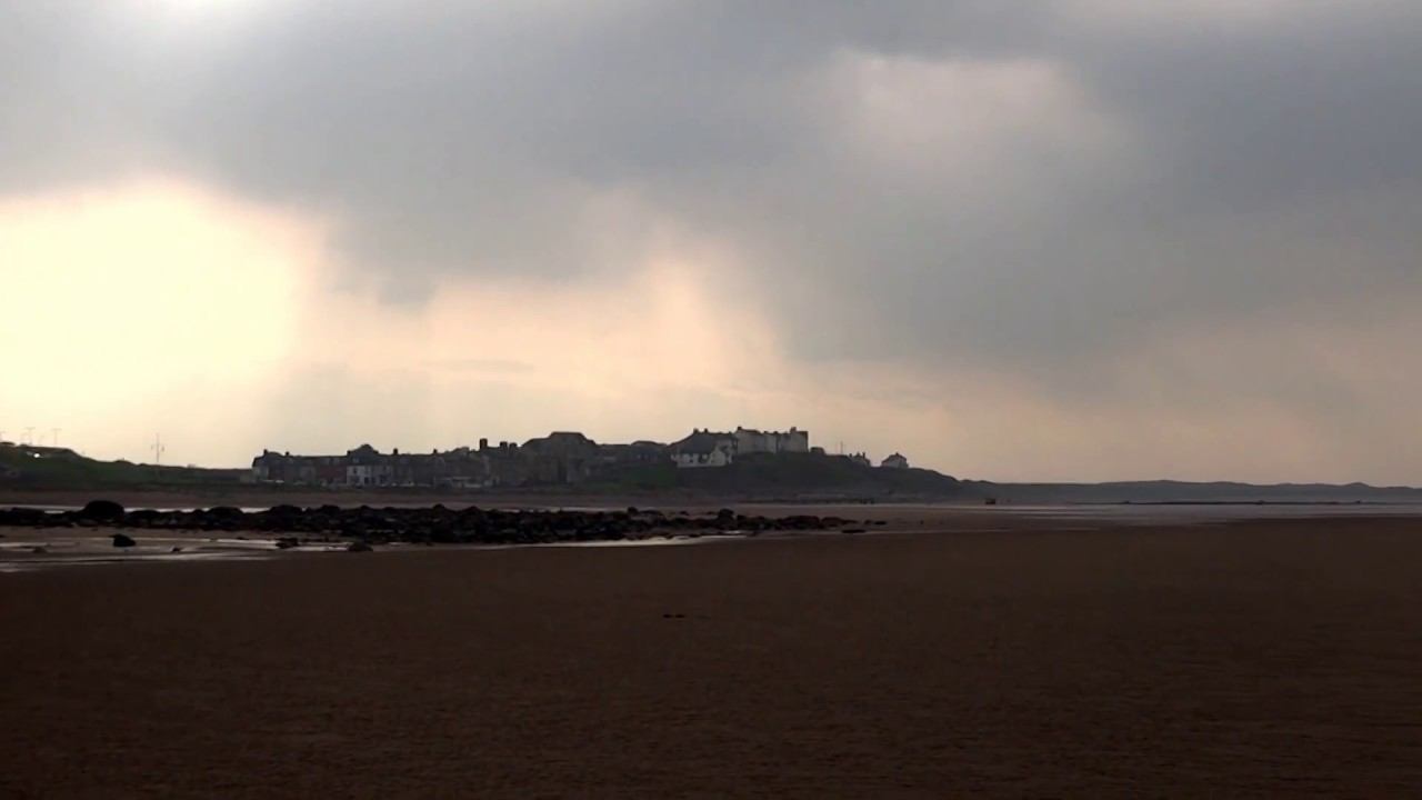 Walking On The Beaches - Seascale , Cumbria, England UK смотреть онлайн