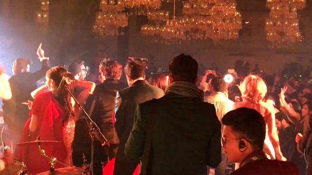 ISHA AMBANI SANGEET VIDEO - DEEPIKA RANVIR - SUKHBIR смотреть онлайн