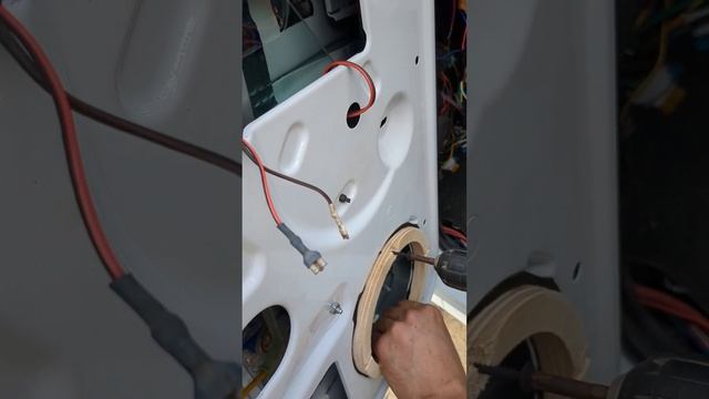 Установка динамиков в двери Нивы #auto #vlog #car #custom #repair #lada #niva #4x4 #reels #jeep #to смотреть онлайн