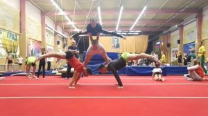 Акробатическая четверка // редкая пирамида // men’s group