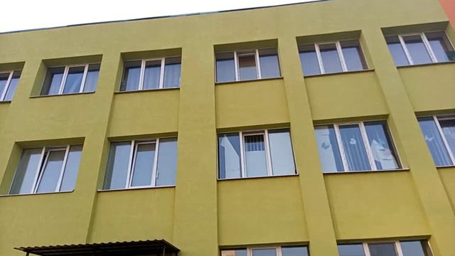 Видео обзор родной школы №14 Лисичанск!!! Самая яркая школа как минимум в плане внешности!!! смотреть онлайн