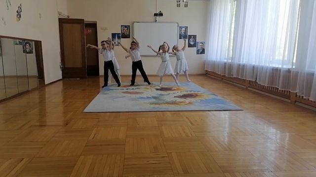 Хореографический ансамбль Хрусталики-МБДОУ 37- Солнечный круг смотреть онлайн