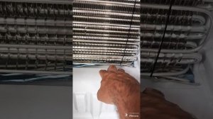 Холодильник BEKO 2х камерный чистим дренажные отверстия. Дверцы тяжело открываются!